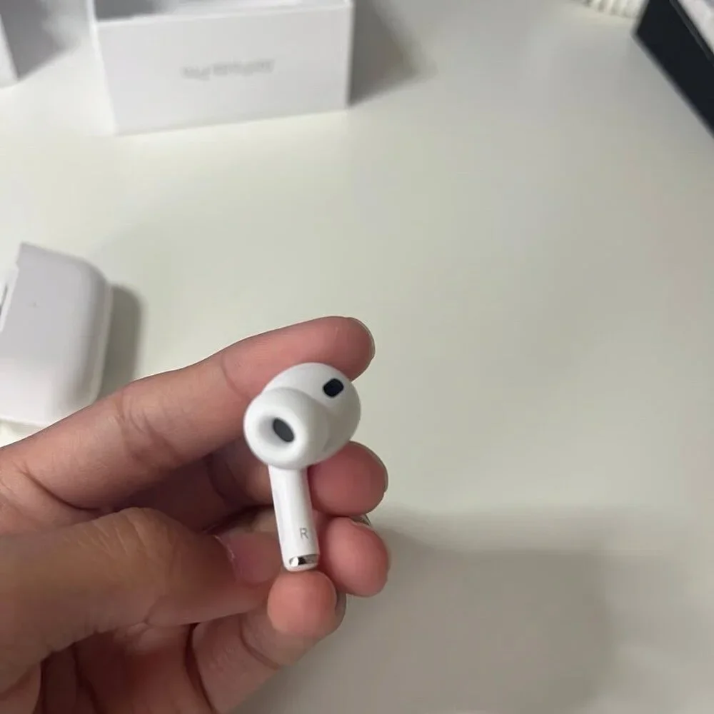 AirPod Pro 2nd Generation W/ MagSafe Charging Case